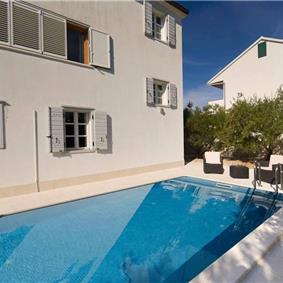 3 Bedroom Villa with Pool, Terrace and Sea Views near Vinisce, Sleeps 7